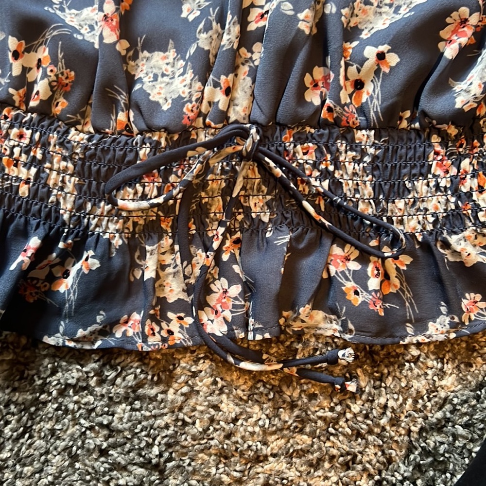 Cute Top - Picture 2 of 3